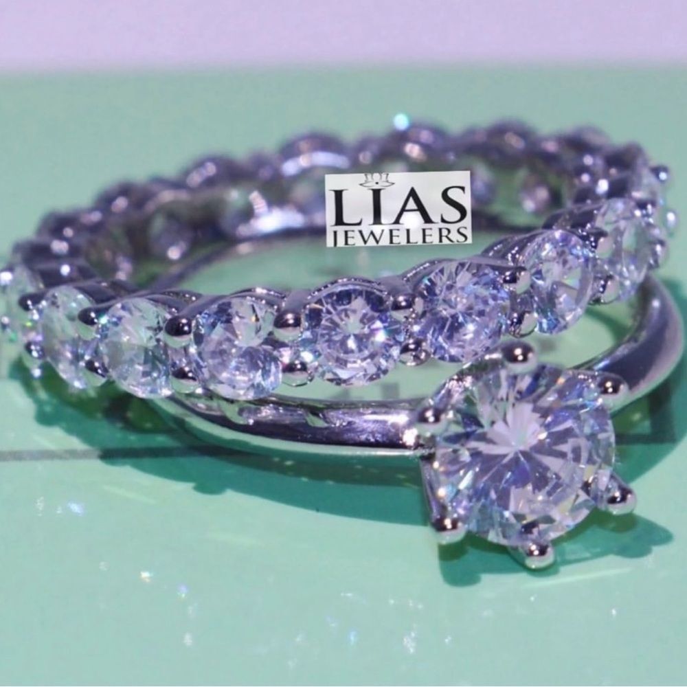New 18k white gold wedding ring set
